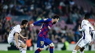 安東尼護球轉圈.